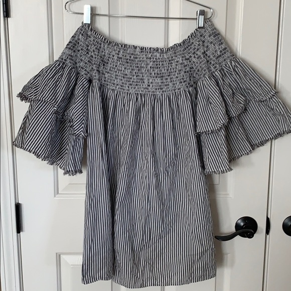 Absolutely adorable smocked Elan dress sz M L
